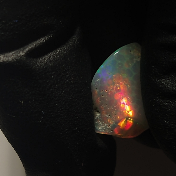 Very Bright Full Spectrum Opal With Honeycomb and Digit Patterns - Picture 5 of 16